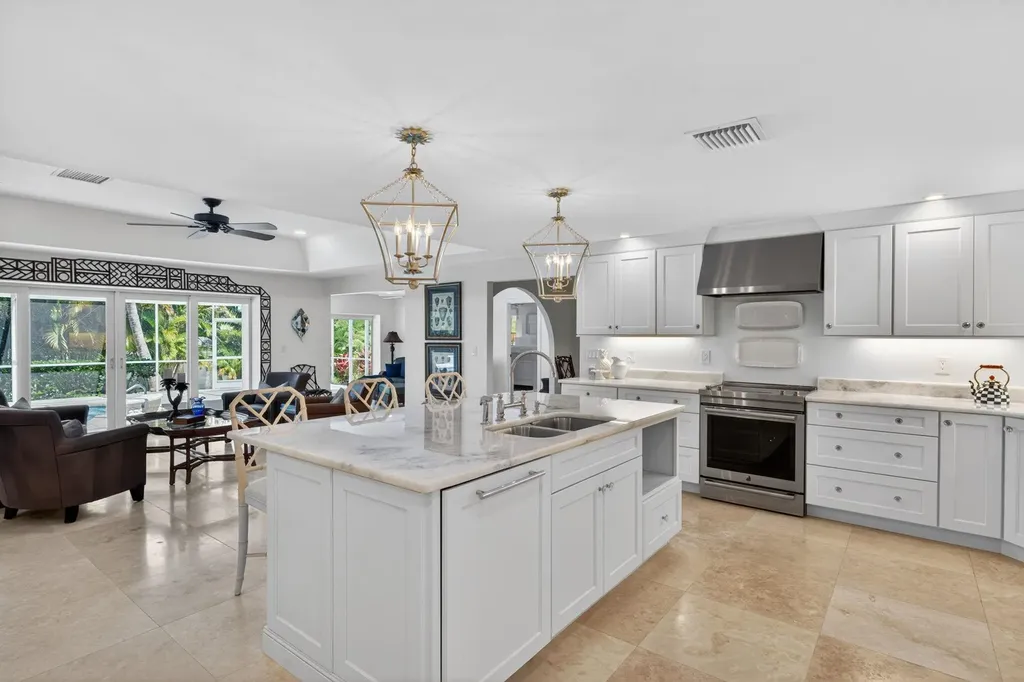 738 Anchor Drive Sanibel FL 33957