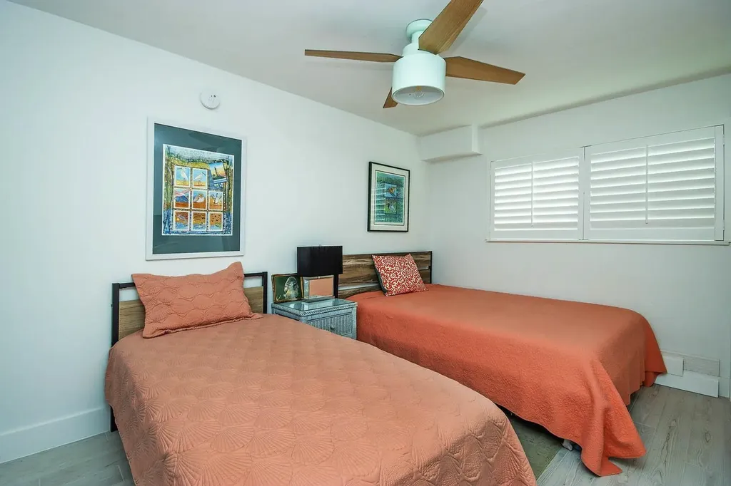 561 Periwinkle Way Sanibel FL 33957