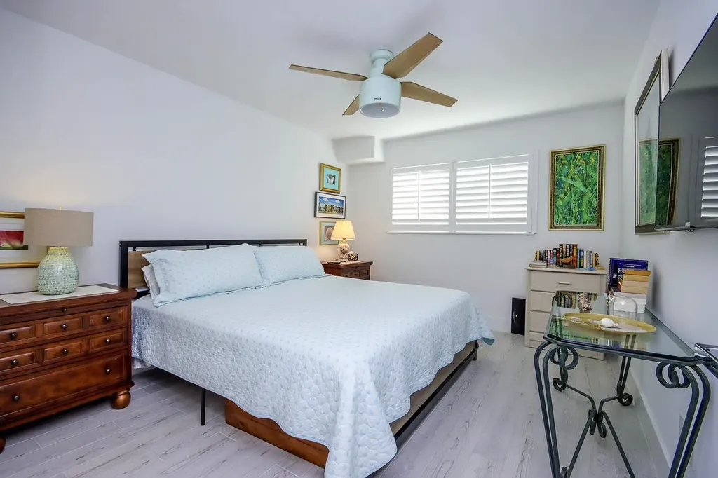 561 Periwinkle Way Sanibel FL 33957