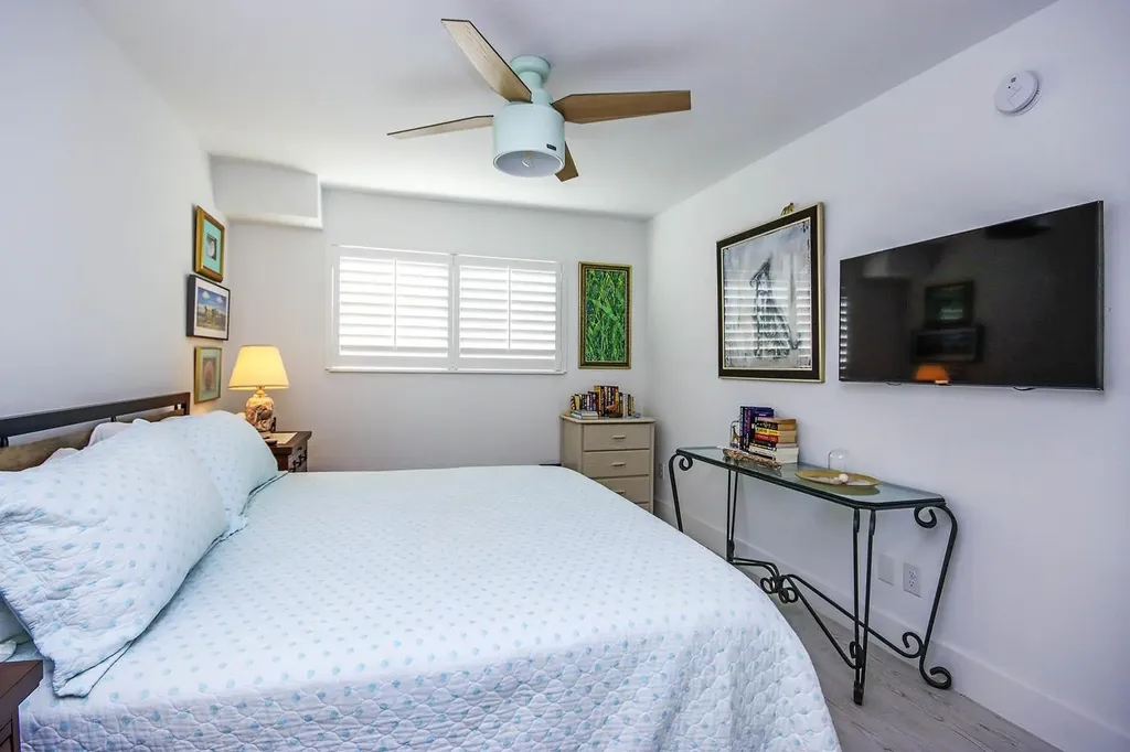 561 Periwinkle Way Sanibel FL 33957