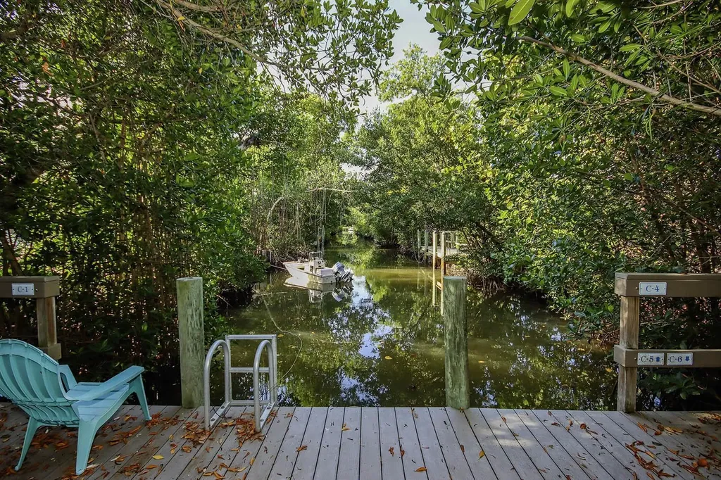 561 Periwinkle Way Sanibel FL 33957