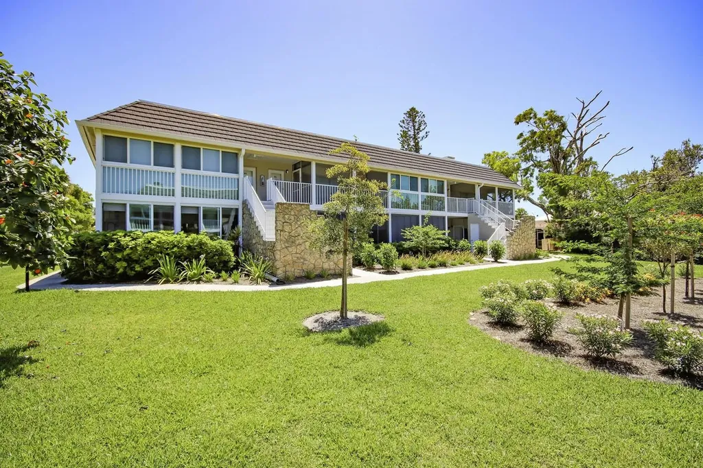 561 Periwinkle Way Sanibel FL 33957