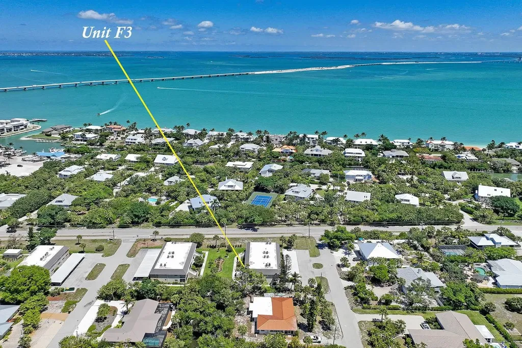 561 Periwinkle Way Sanibel FL 33957