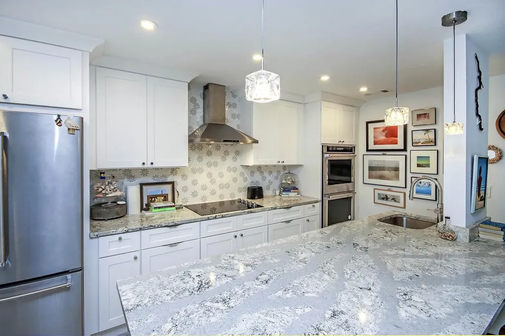 561 Periwinkle Way Sanibel FL 33957
