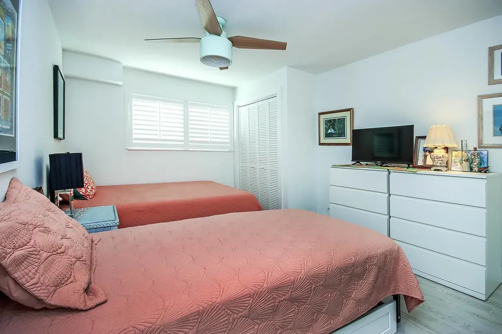 561 Periwinkle Way Sanibel FL 33957