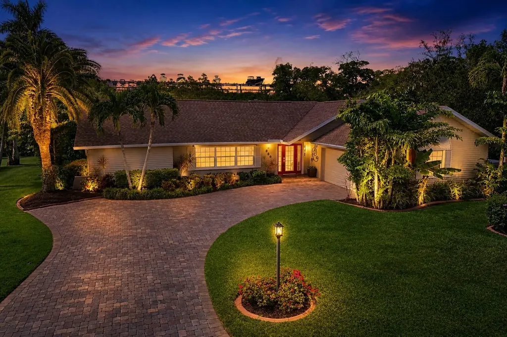 880 Deep Lagoon Lane Fort Myers FL 33919