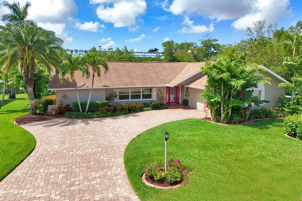 880 Deep Lagoon Lane Fort Myers FL 33919