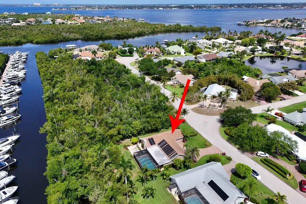 880 Deep Lagoon Lane Fort Myers FL 33919