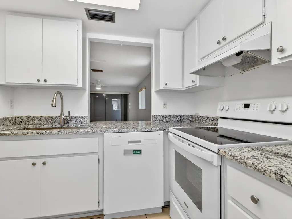 2141 SE 15th Place Cape Coral FL 33990
