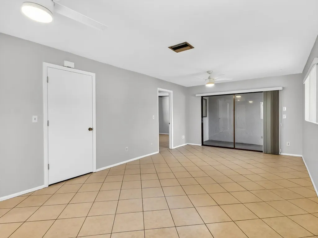 2141 SE 15th Place Cape Coral FL 33990