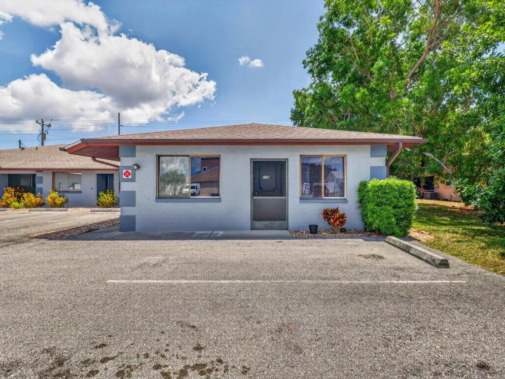 2141 SE 15th Place Cape Coral FL 33990