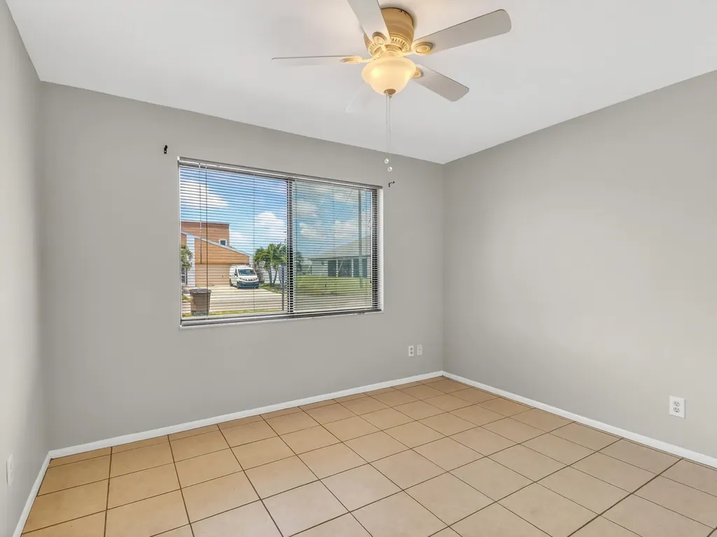 2141 SE 15th Place Cape Coral FL 33990