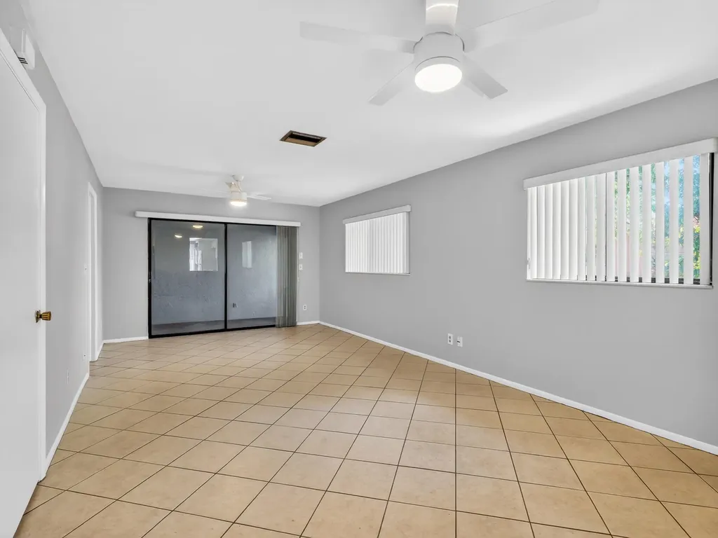 2141 SE 15th Place Cape Coral FL 33990