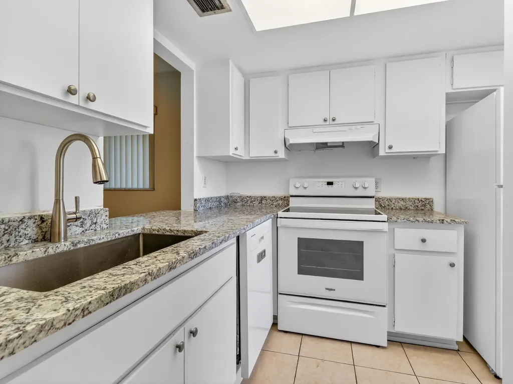 2141 SE 15th Place Cape Coral FL 33990