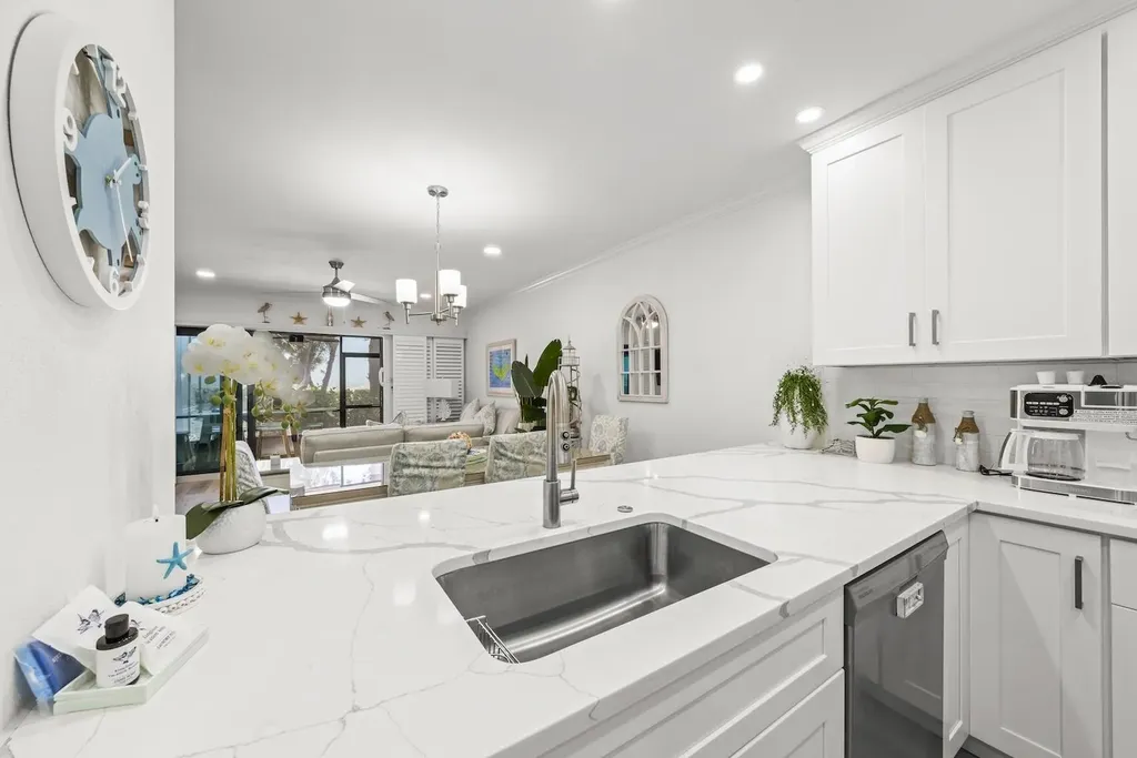 625 Nerita Street Sanibel FL 33957-6803