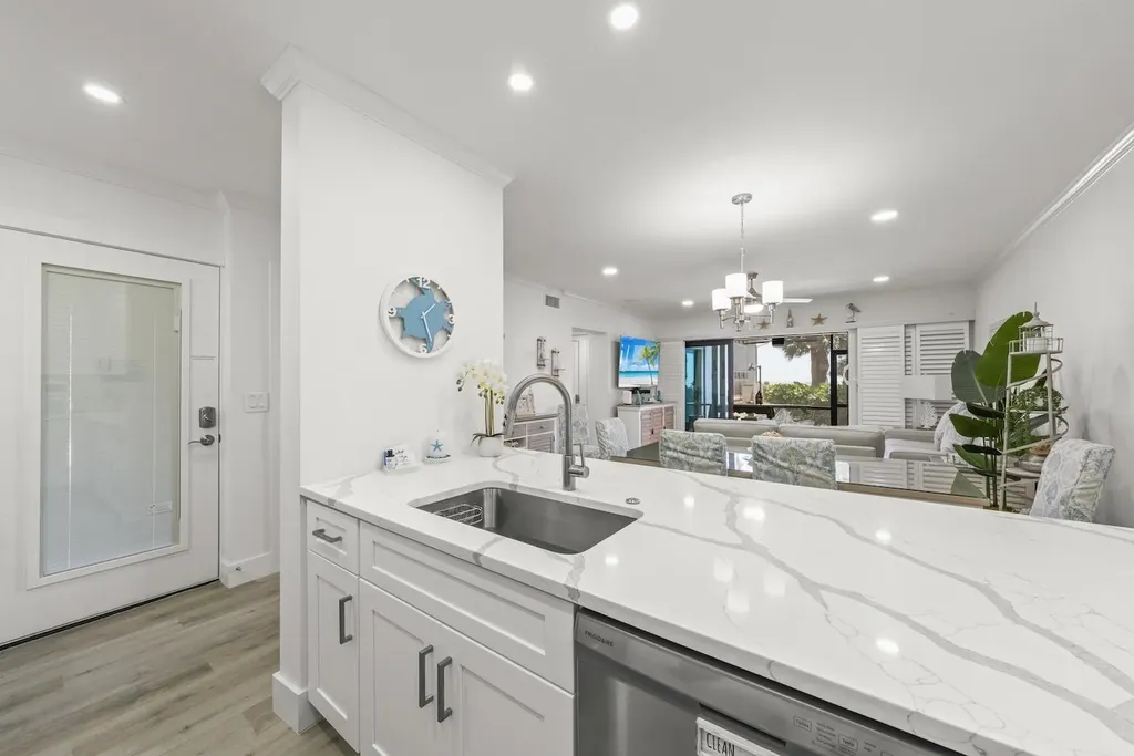 625 Nerita Street Sanibel FL 33957-6803