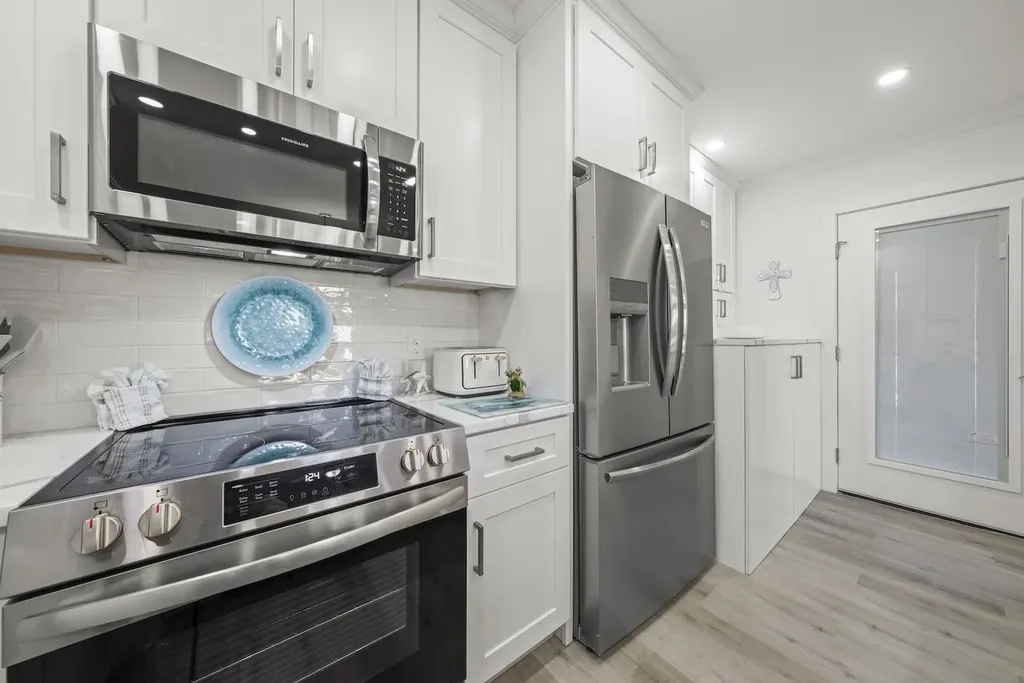 625 Nerita Street Sanibel FL 33957-6803