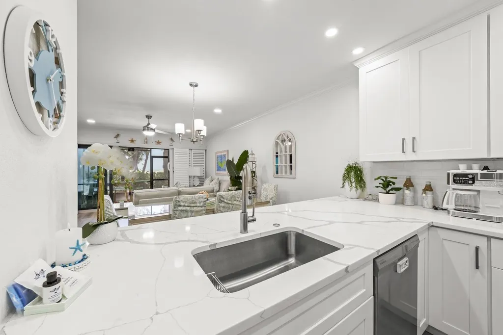 625 Nerita Street Sanibel FL 33957-6803