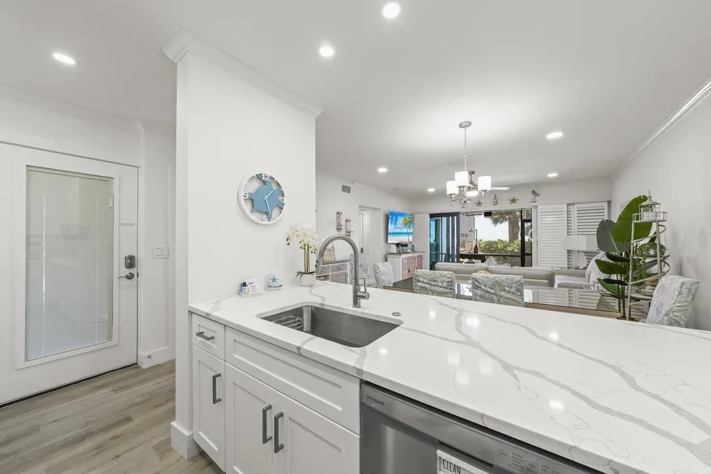 625 Nerita Street Sanibel FL 33957-6803