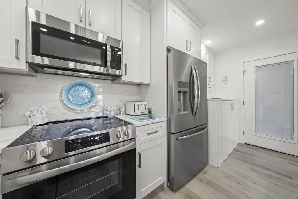 625 Nerita Street Sanibel FL 33957-6803