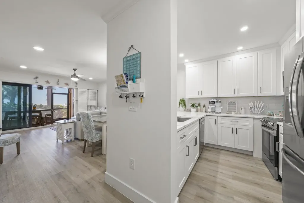 625 Nerita Street Sanibel FL 33957-6803