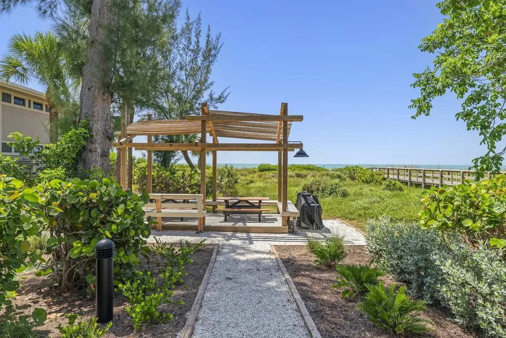625 Nerita Street Sanibel FL 33957-6803