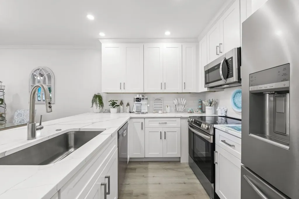 625 Nerita Street Sanibel FL 33957-6803