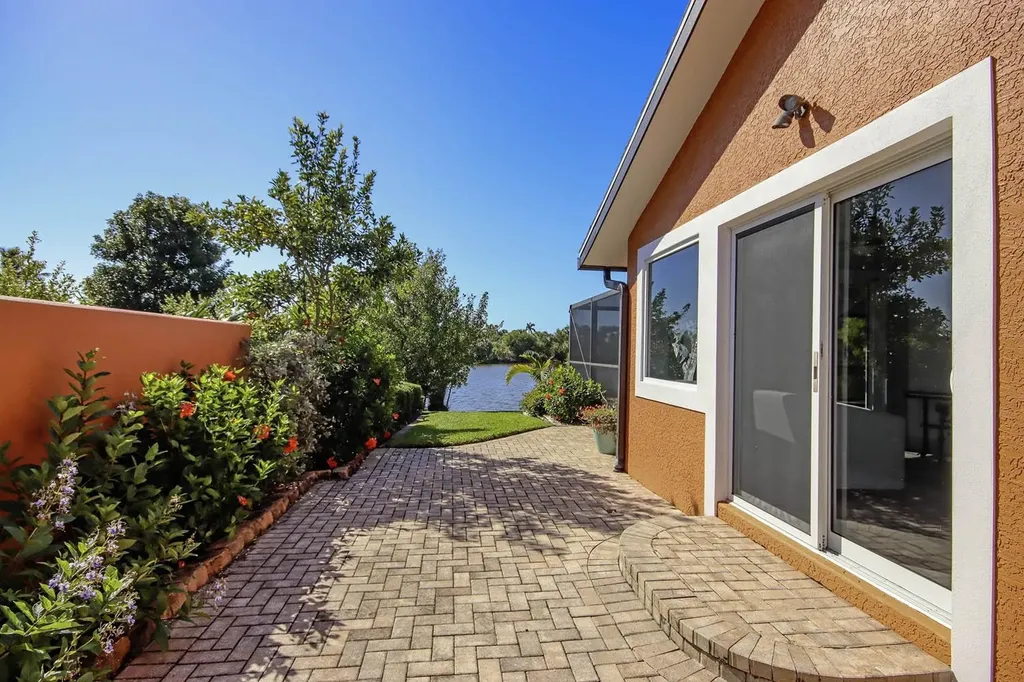 1066 Blue Heron Drive Sanibel FL 33957