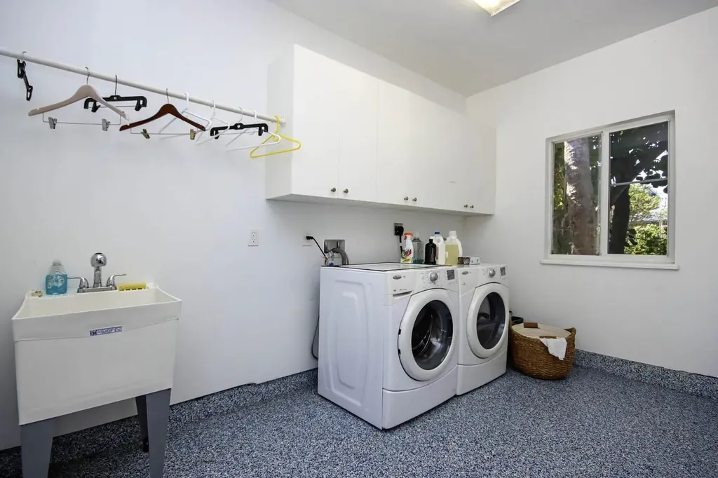 1066 Blue Heron Drive Sanibel FL 33957