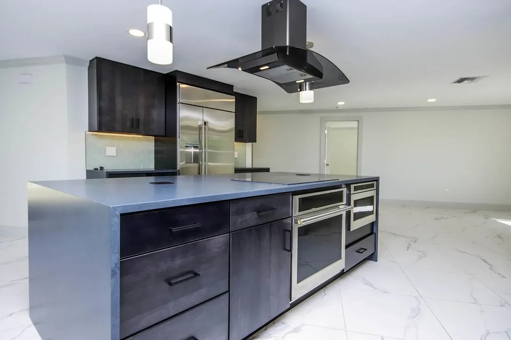 1054 Blue Heron Drive Sanibel FL 33957