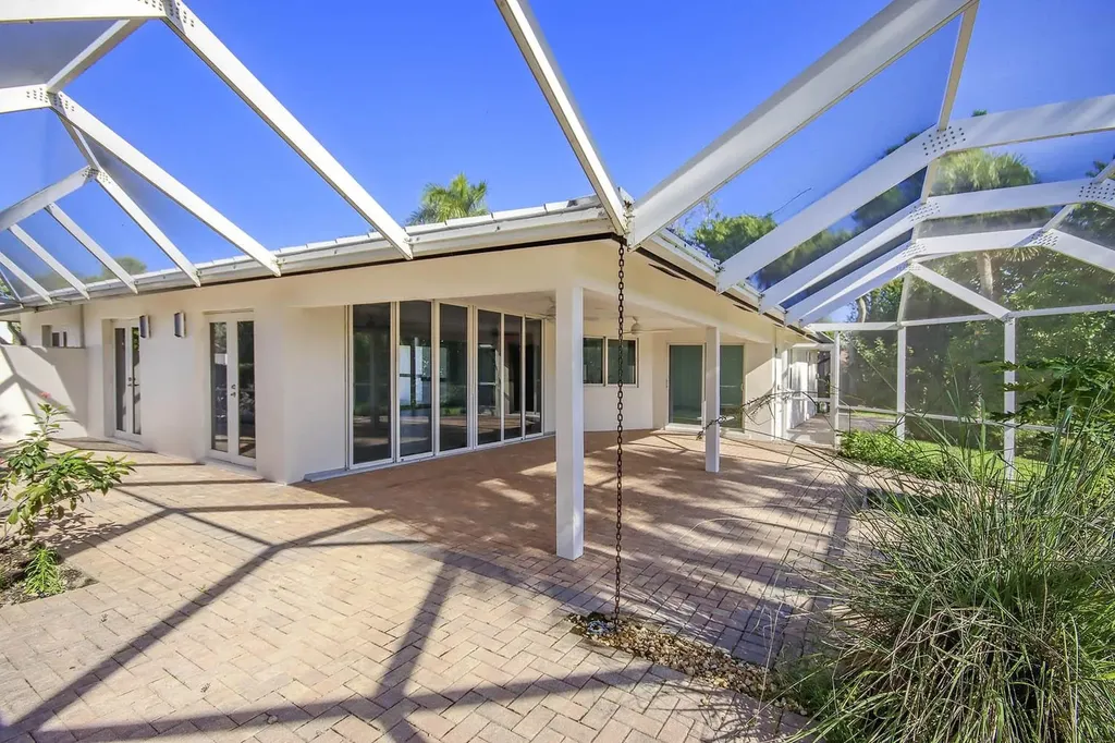 1054 Blue Heron Drive Sanibel FL 33957