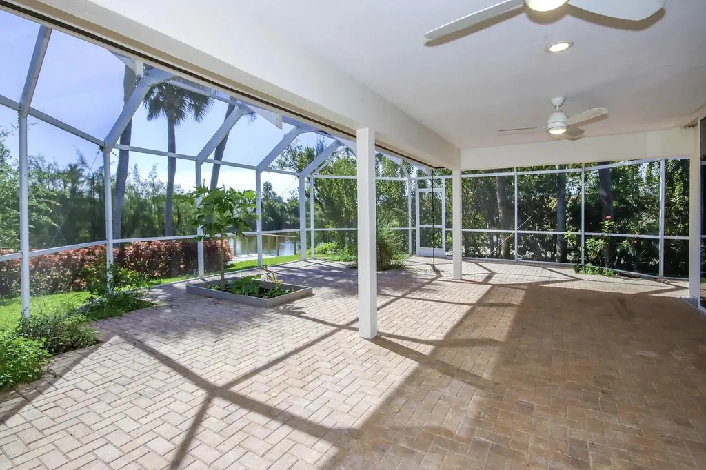 1054 Blue Heron Drive Sanibel FL 33957