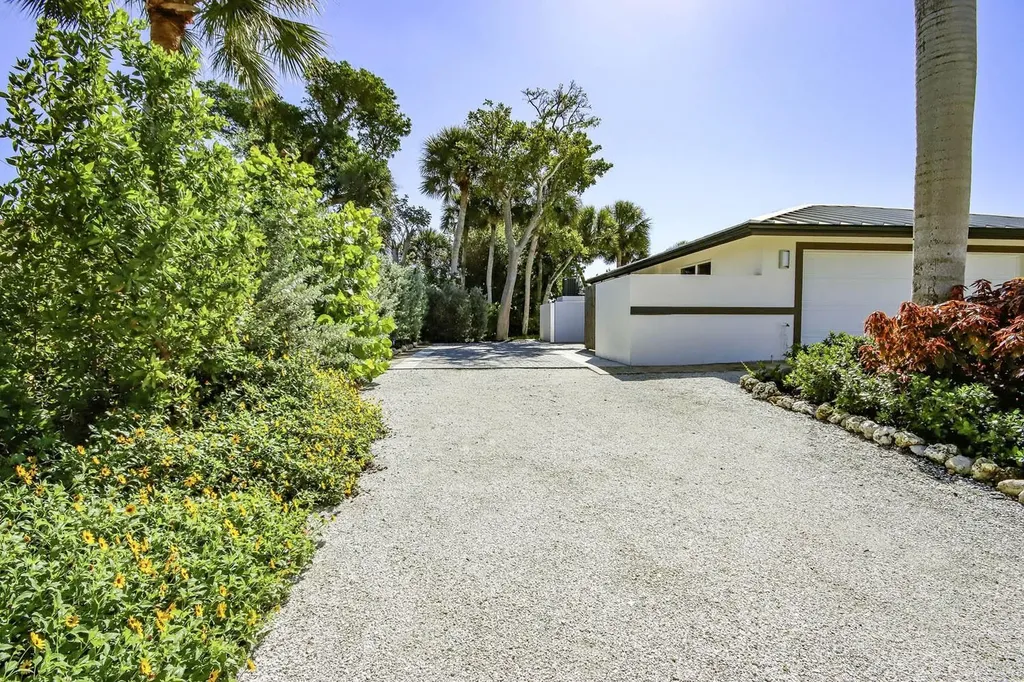 1054 Blue Heron Drive Sanibel FL 33957