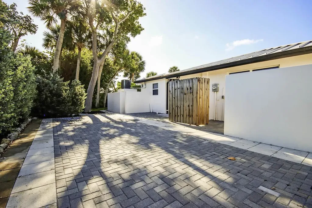 1054 Blue Heron Drive Sanibel FL 33957