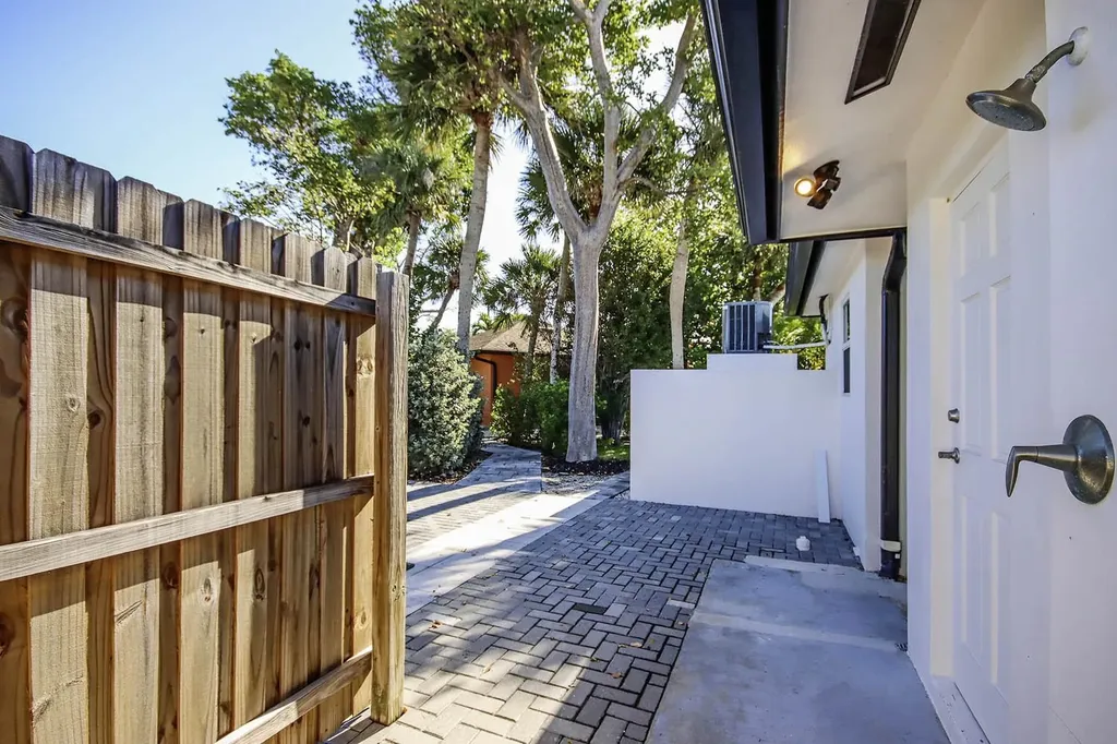 1054 Blue Heron Drive Sanibel FL 33957
