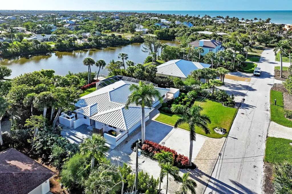 1054 Blue Heron Drive Sanibel FL 33957