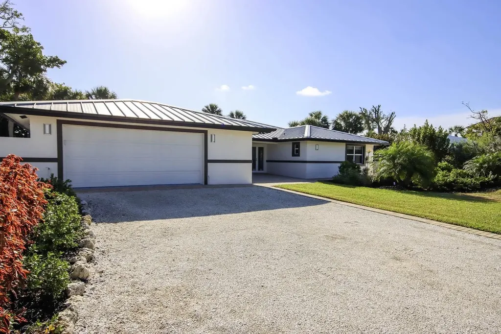 1054 Blue Heron Drive Sanibel FL 33957