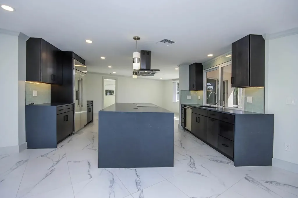 1054 Blue Heron Drive Sanibel FL 33957
