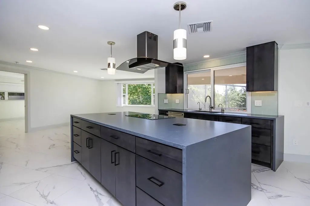 1054 Blue Heron Drive Sanibel FL 33957