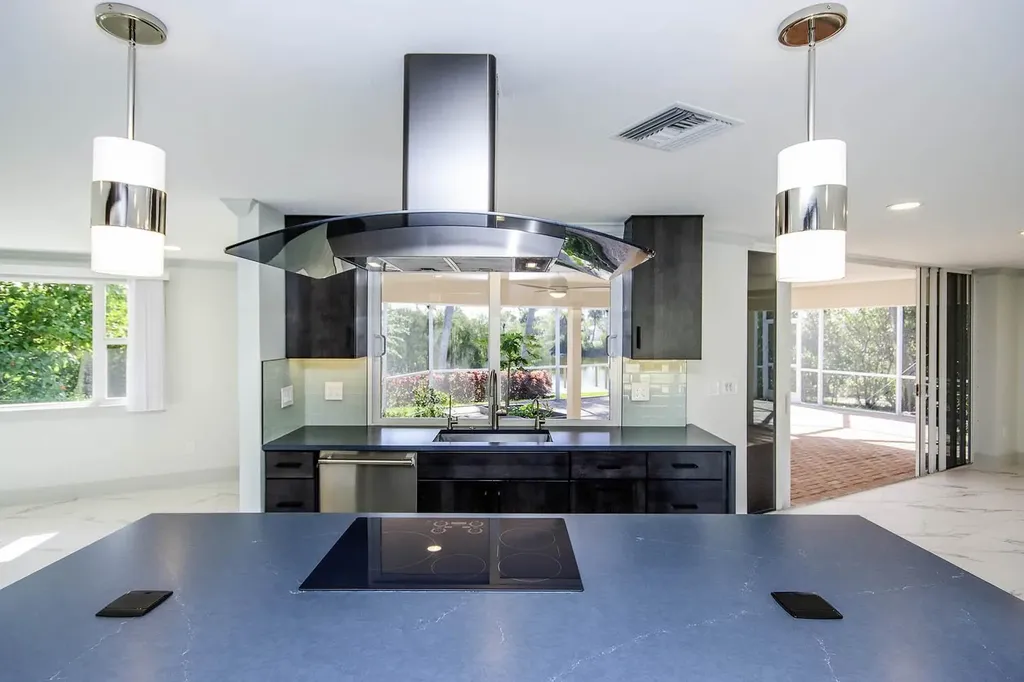 1054 Blue Heron Drive Sanibel FL 33957