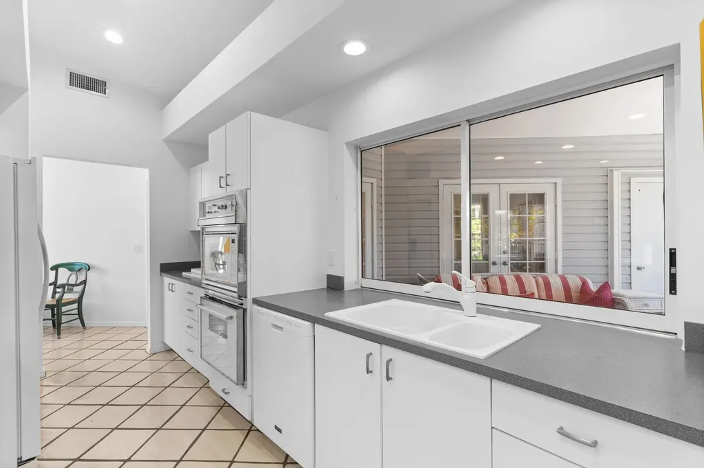 480 Las Tiendas Lane Sanibel FL 33957