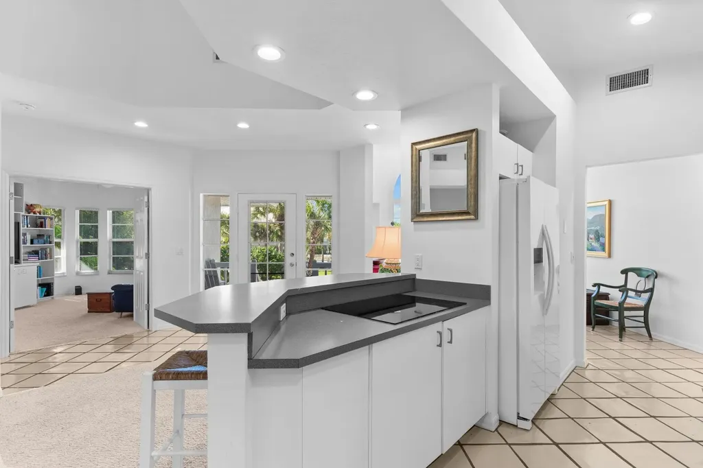 480 Las Tiendas Lane Sanibel FL 33957