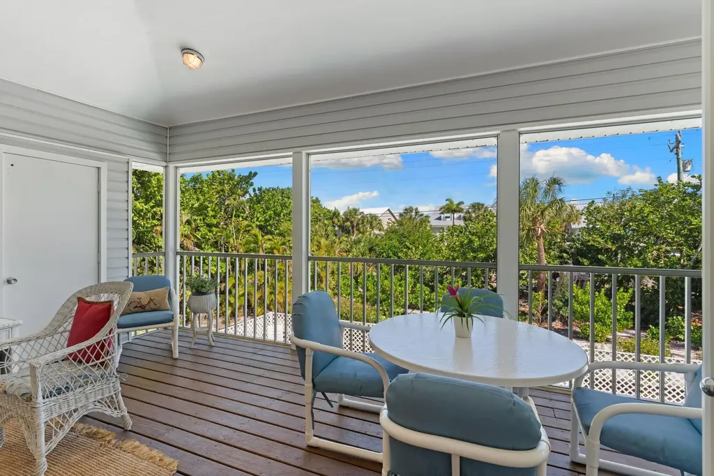 480 Las Tiendas Lane Sanibel FL 33957