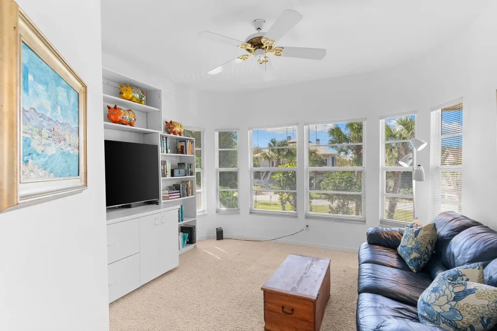 480 Las Tiendas Lane Sanibel FL 33957