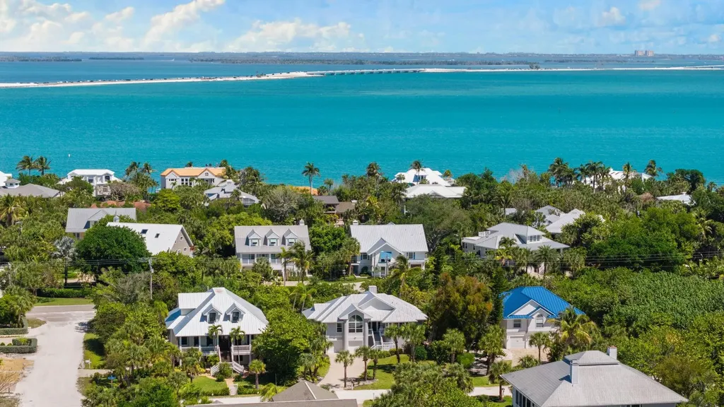 480 Las Tiendas Lane Sanibel FL 33957