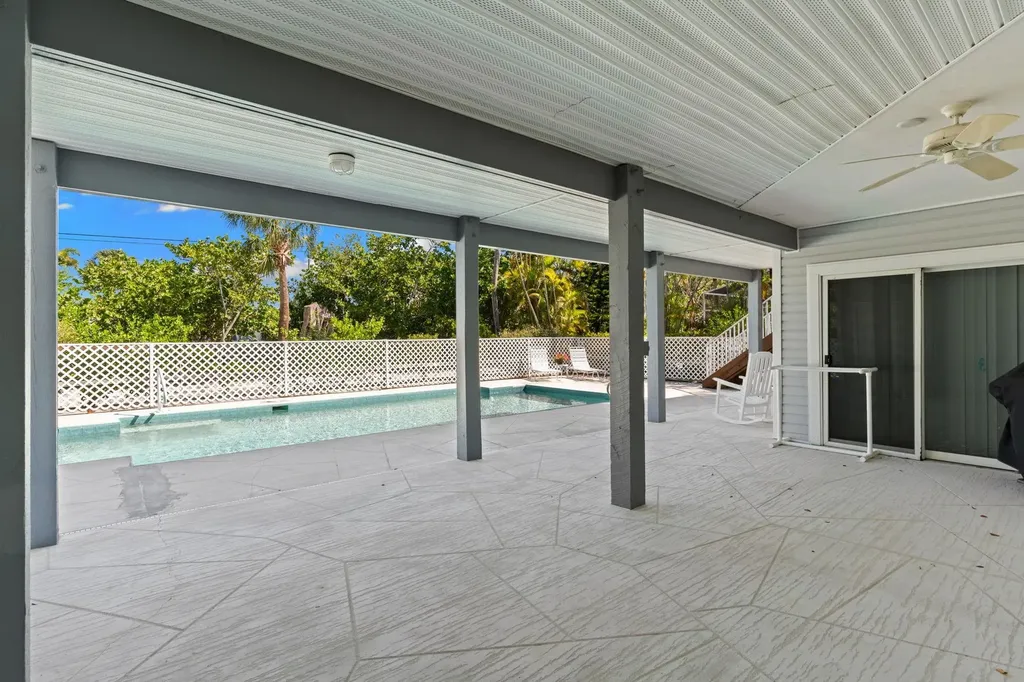 480 Las Tiendas Lane Sanibel FL 33957