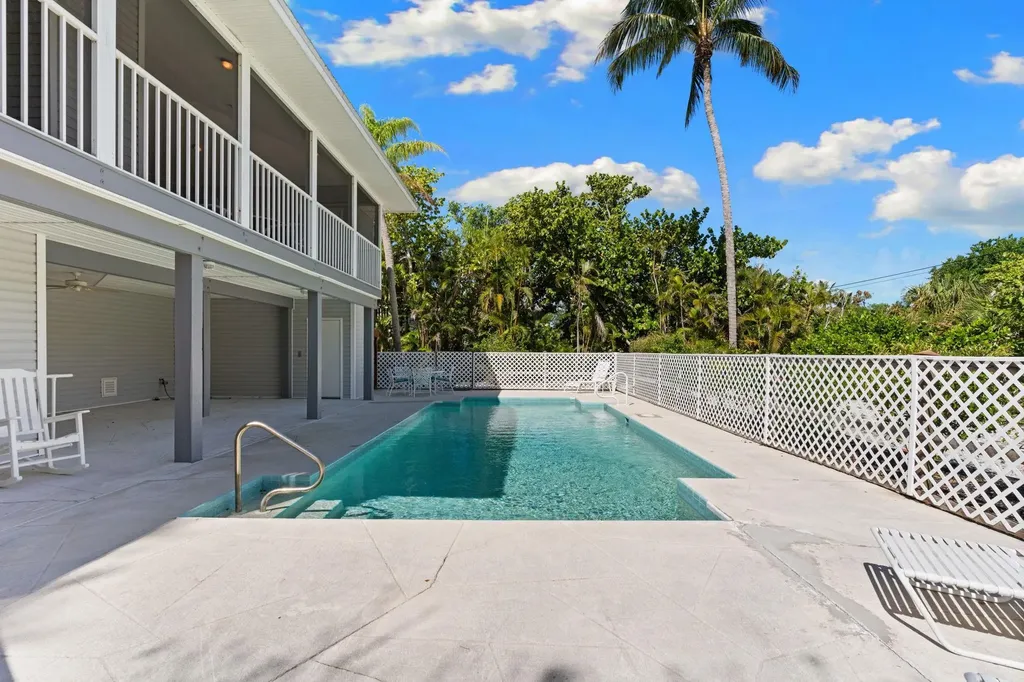 480 Las Tiendas Lane Sanibel FL 33957