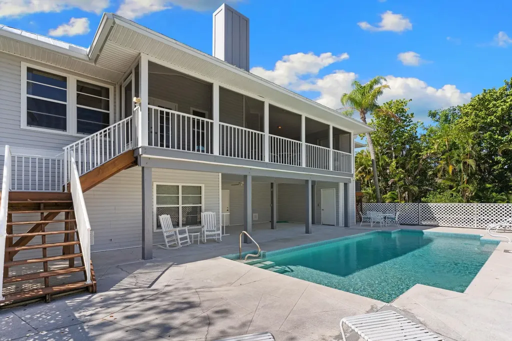 480 Las Tiendas Lane Sanibel FL 33957