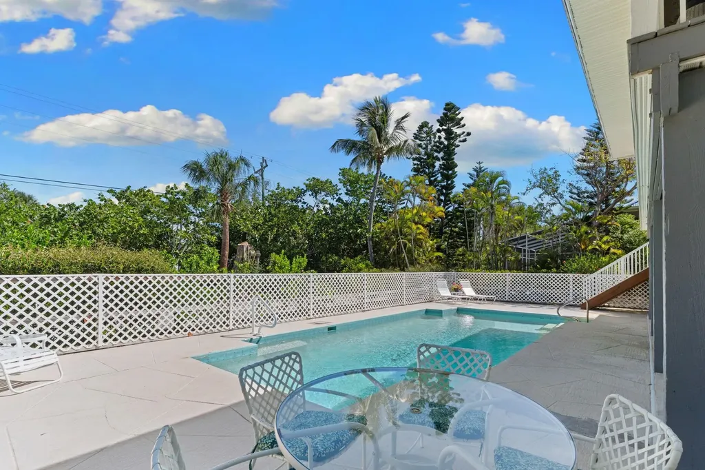 480 Las Tiendas Lane Sanibel FL 33957
