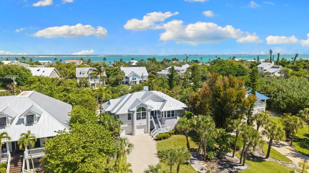 480 Las Tiendas Lane Sanibel FL 33957